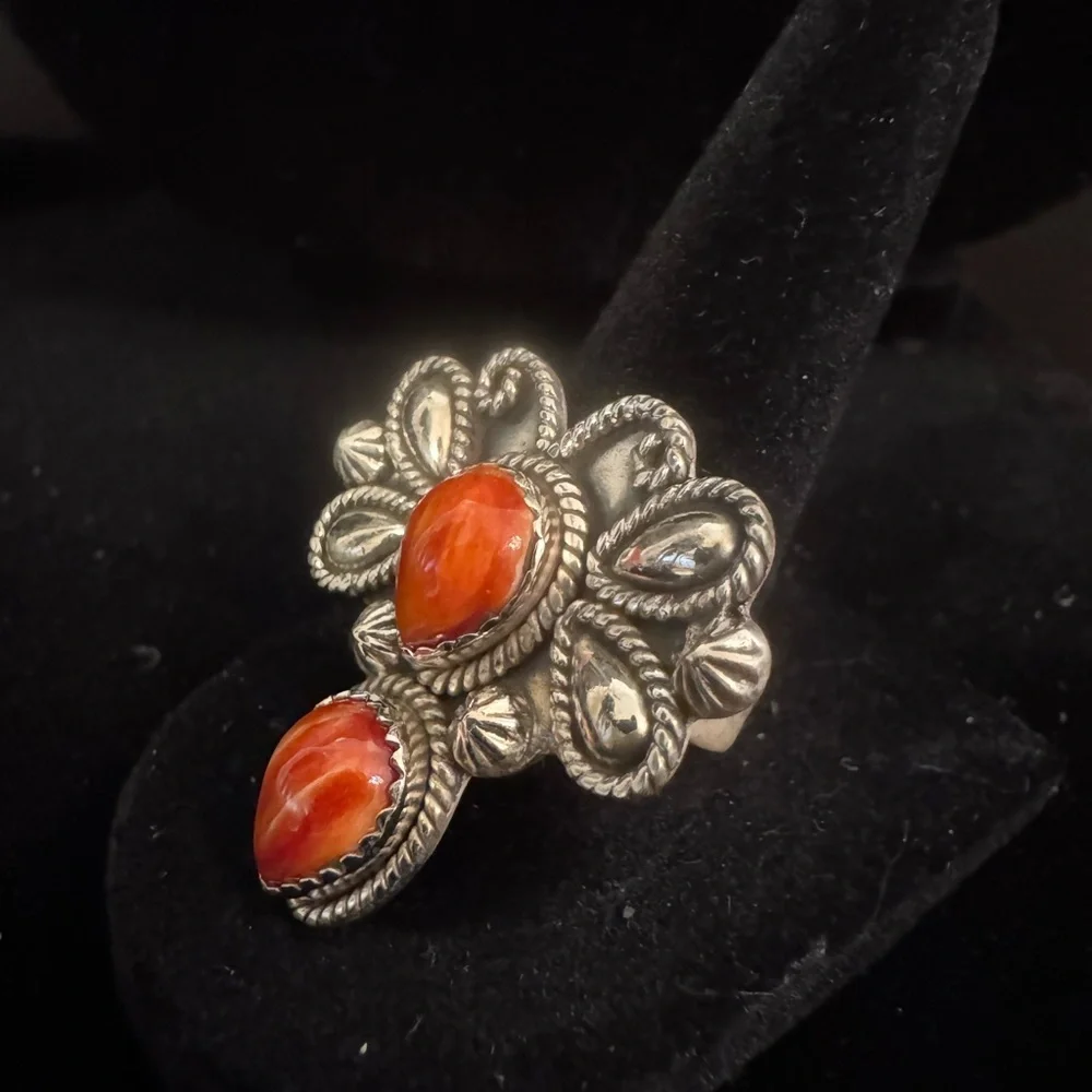 Elegant sterling Silver‎ and spiny oyster Women's Ring Native American made